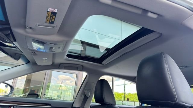 Used 2017 Atomic Silver Lexus 300h image 13