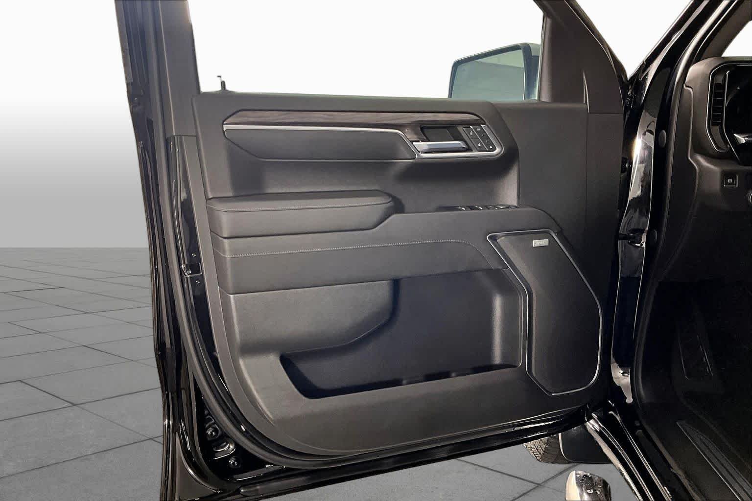 Used 2022 Black Chevrolet LTZ image 20