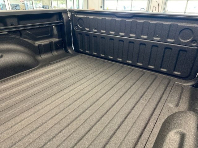 New 2026 Bright White Clear-Coat Exterior Paint RAM Laramie image 28