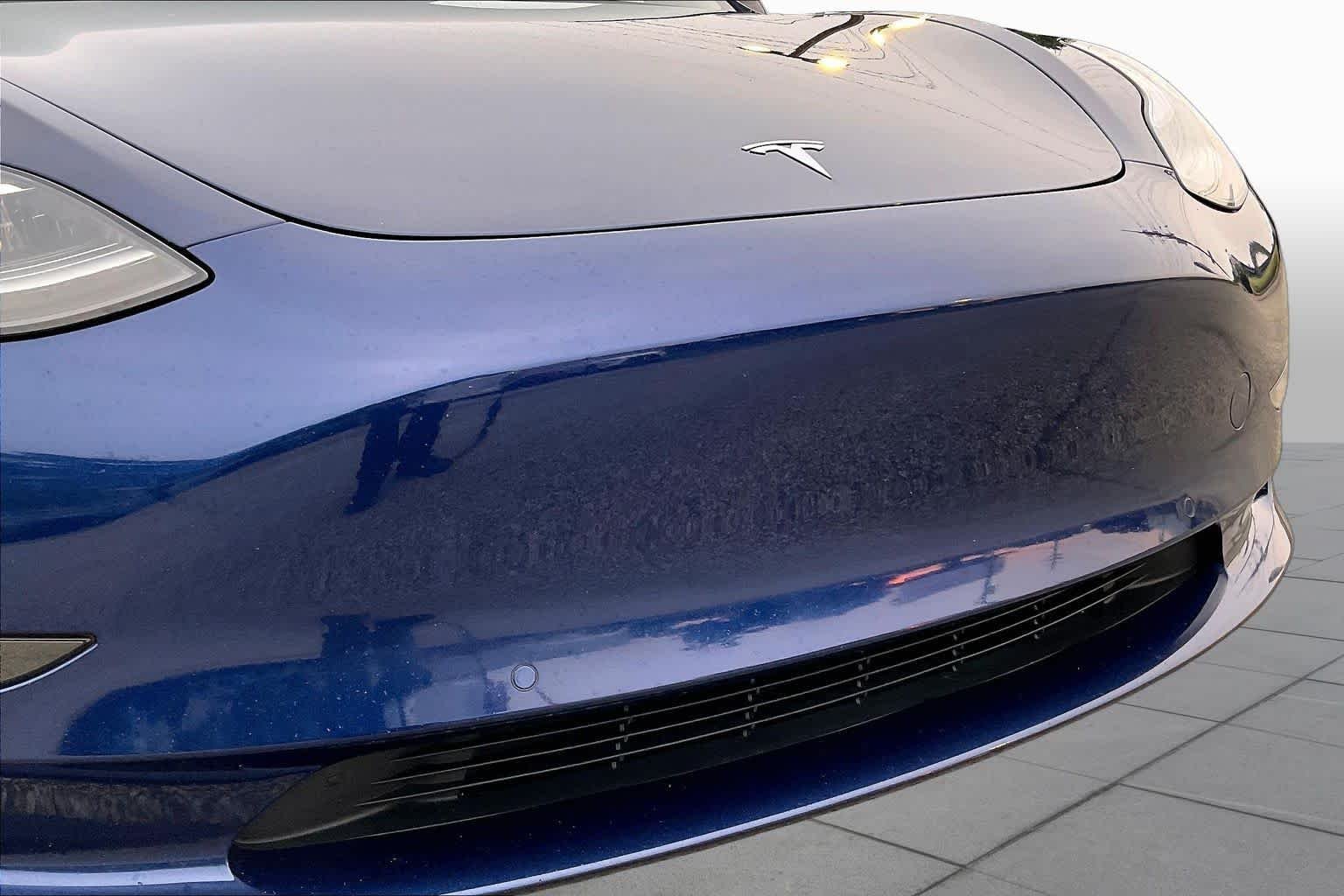 Used 2018 Deep Blue Metallic Tesla Long Range Battery image 27