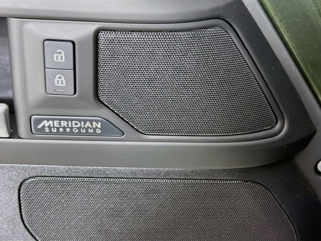 New 2026 Woolstone Green Land Rover X-Dynamic SE image 19