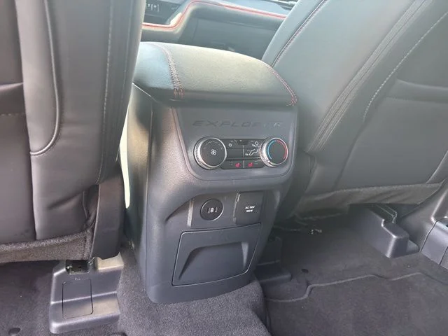 New 2026 Star White Metallic Tri-Coat Ford ST-Line image 32