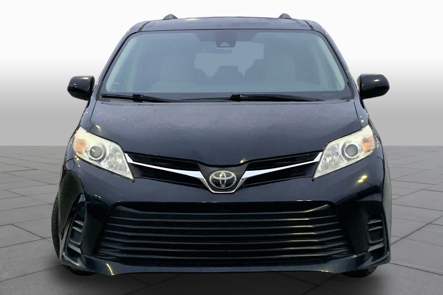 Used 2018 Midnight Black Metallic Toyota LE Auto Access Seat image 4