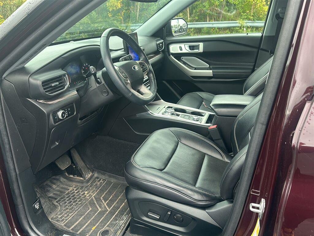 Used 2022 Jewel Red Ford Limited image 7