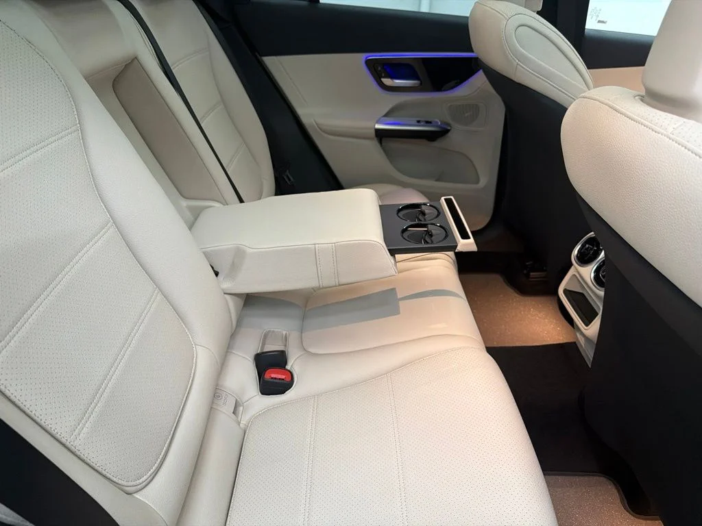 New 2027 Black Mercedes-Benz GLC 300 image 29