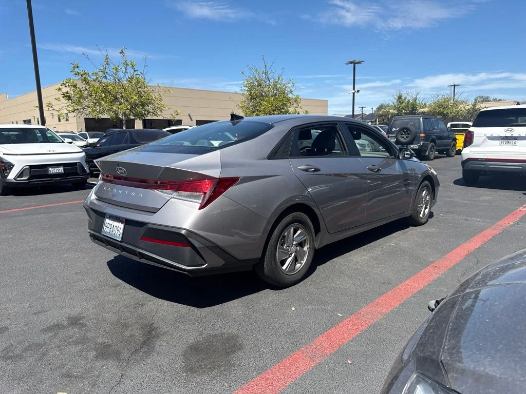 Used 2025 Silver Hyundai SE image 3