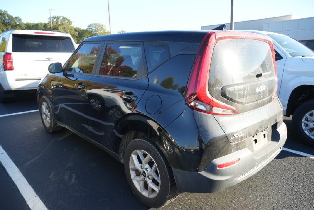 Used 2022 Black Kia S image 14