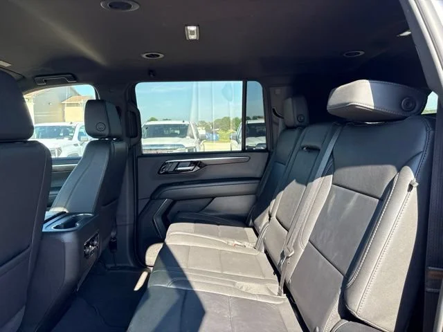 2025 Chevrolet Suburban Z71 - Photo 17