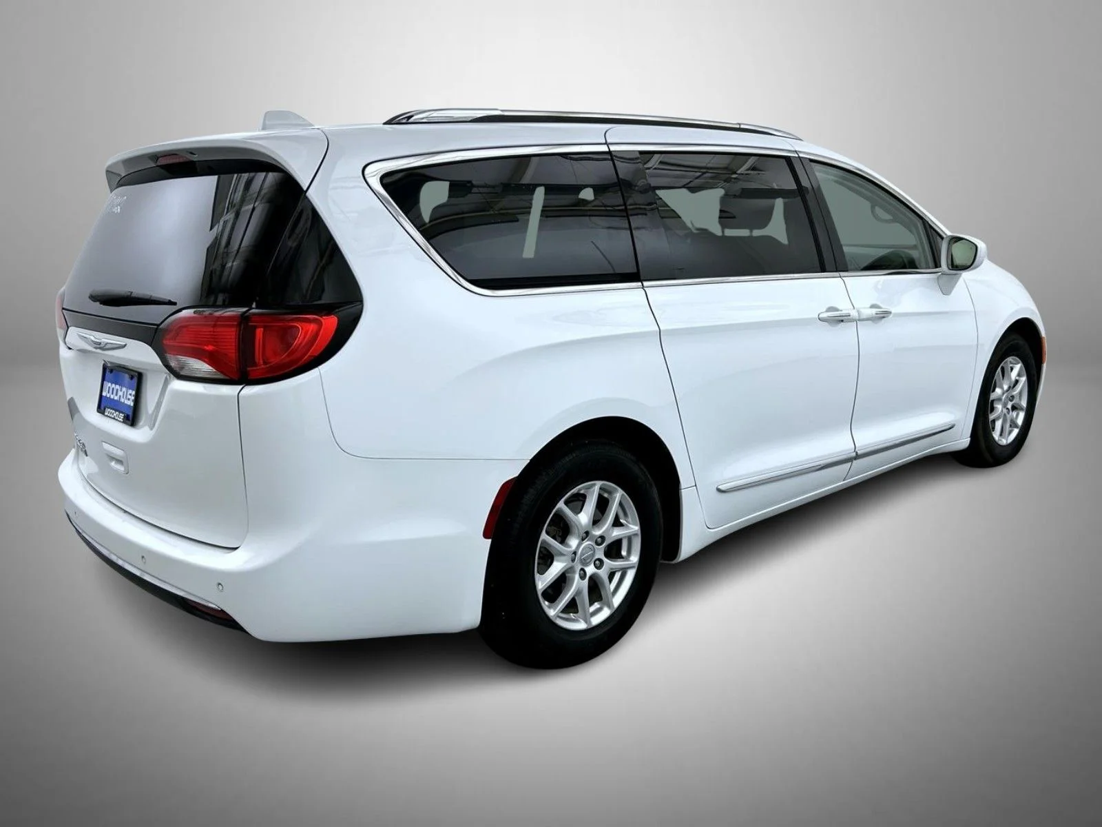 Used 2020 White Chrysler Touring L image 5