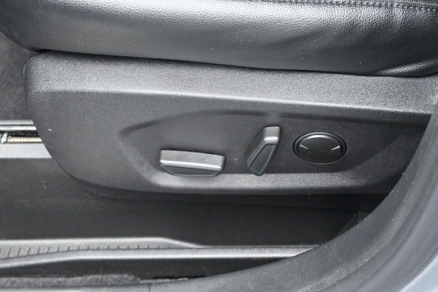 Used 2022 Iconic Silver Ford Titanium image 17