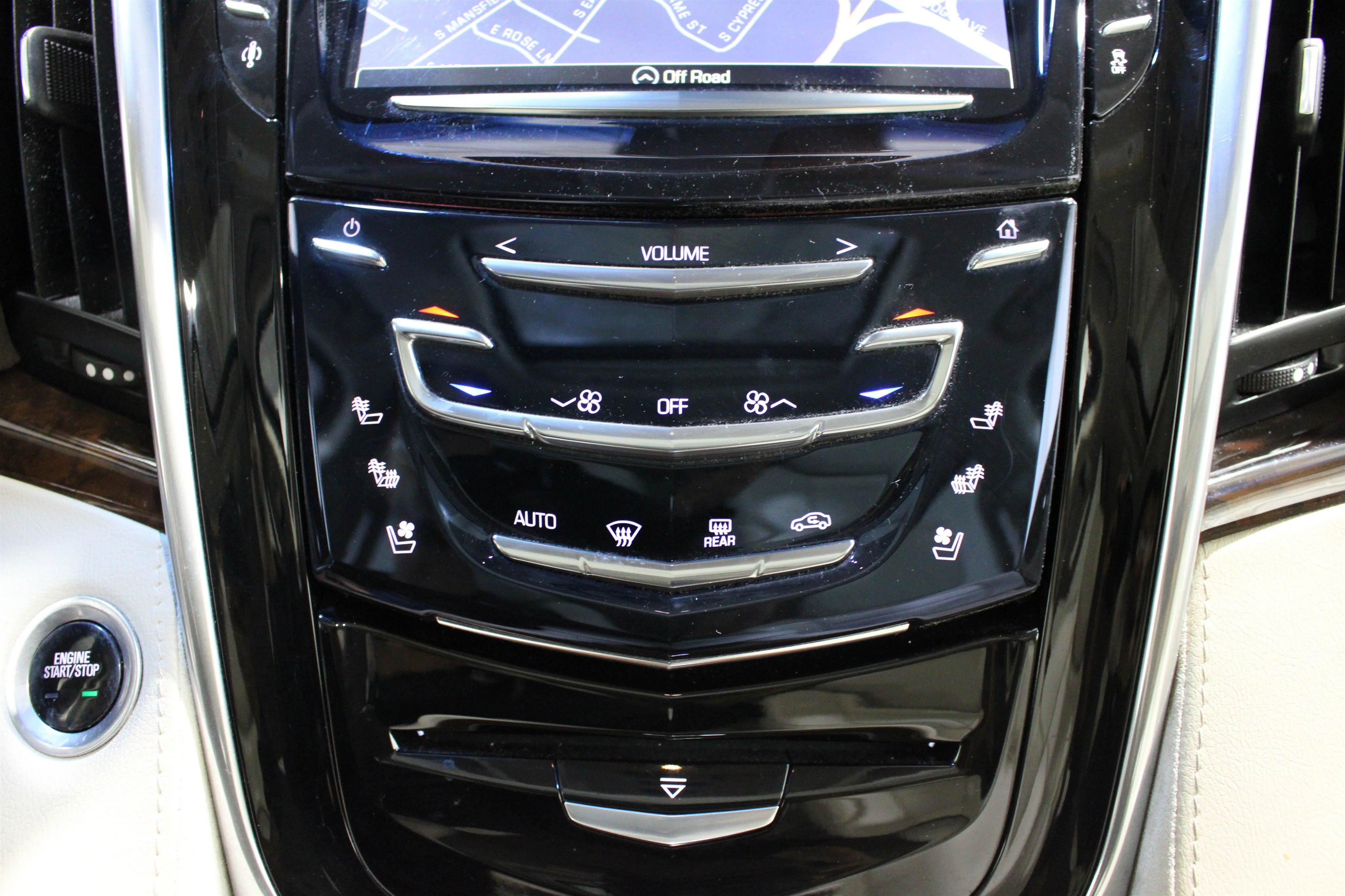 2016 Cadillac Escalade Luxury - Photo 18