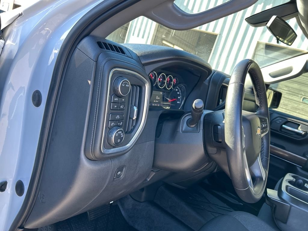 Used 2022 White Chevrolet LT image 15