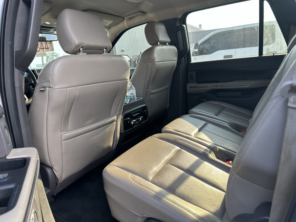 Used 2019 White Platinum Metallic Tri-Coat Ford XLT image 4