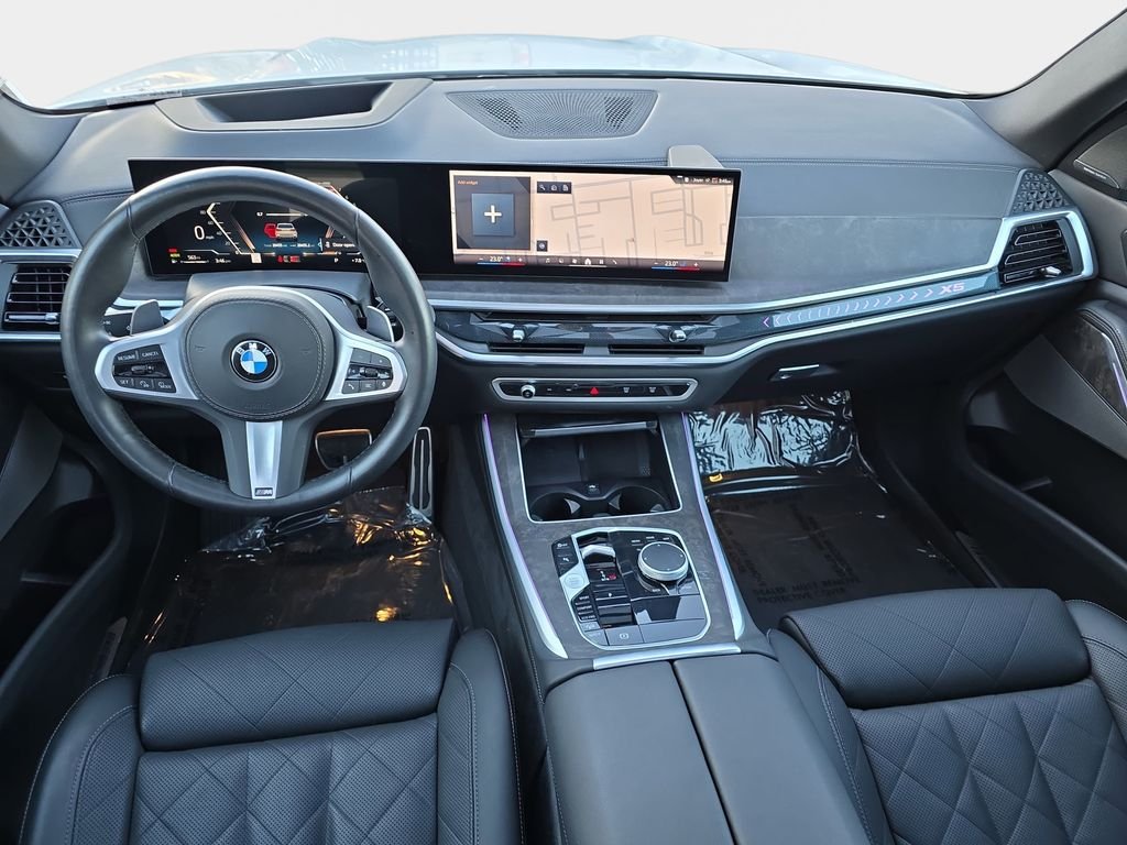 Used 2025 White BMW xDrive40i image 10