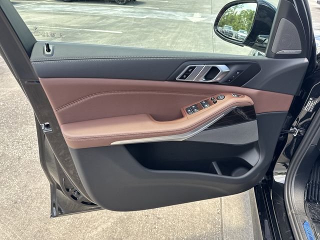 New 2026 Black Sapphire Metallic BMW xDrive40i image 13