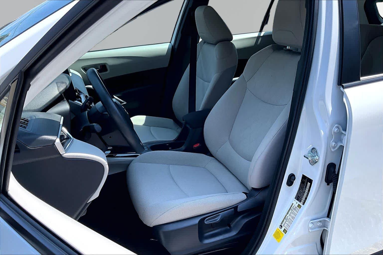 Used 2025 Wind Chill Pearl Toyota L image 8