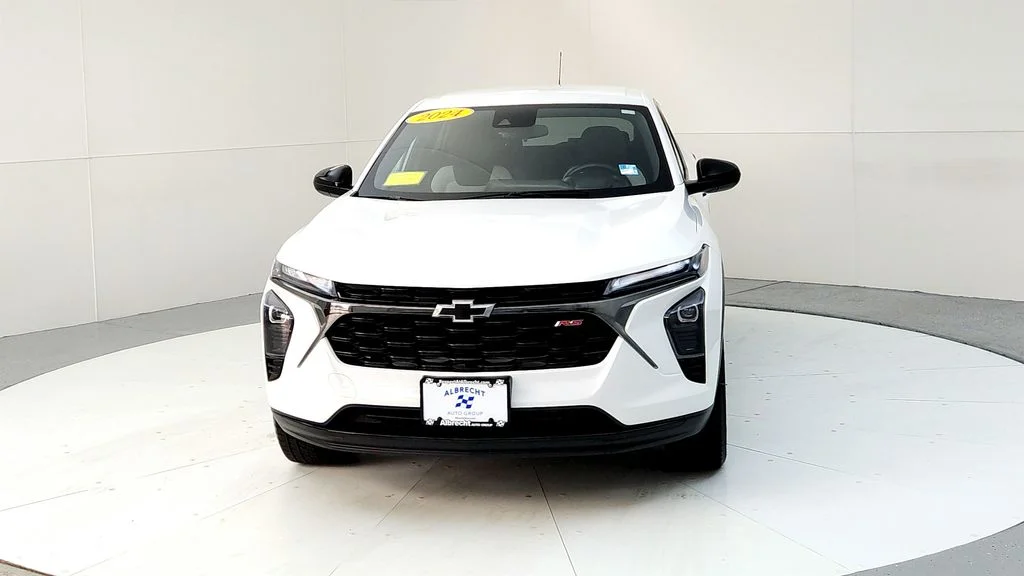 Used 2024 White Chevrolet 1RS image 8