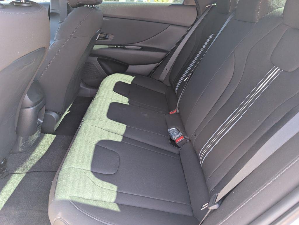 2025 Hyundai Elantra Blue - Photo 21