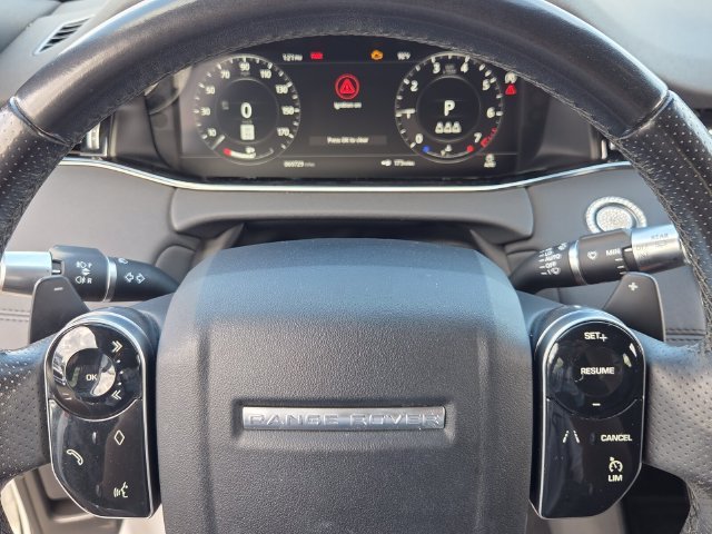 Used 2020  Land Rover R-Dynamic SE image 24