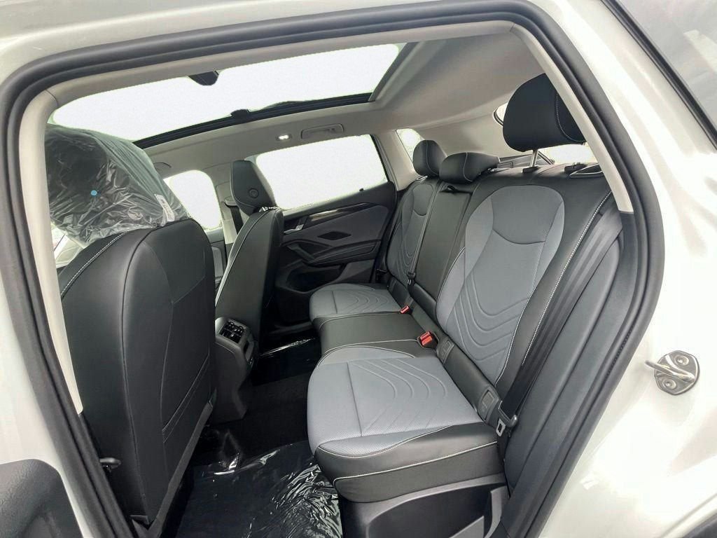 New 2026 White/off-white Volkswagen SE image 23