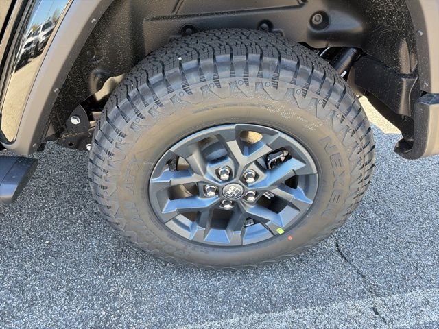 New 2026 Black Clear-Coat Exterior Paint Jeep 85th Anniversary Edition image 7