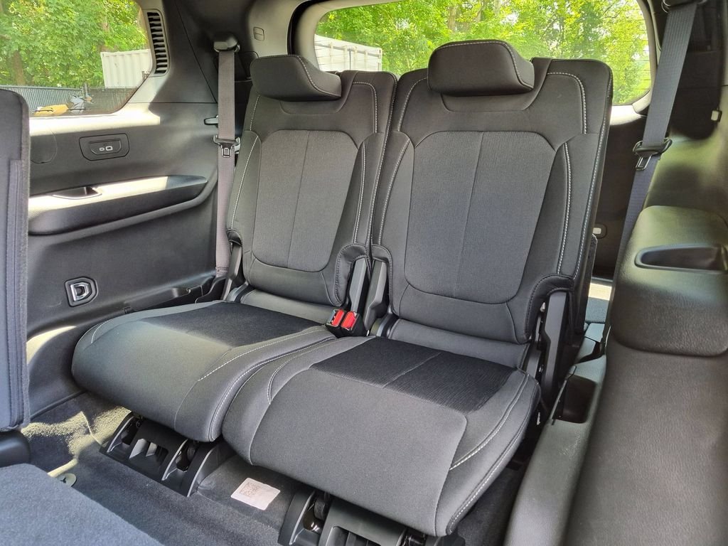 New 2026 Silver Zynith Exterior Paint Jeep Laredo X image 20