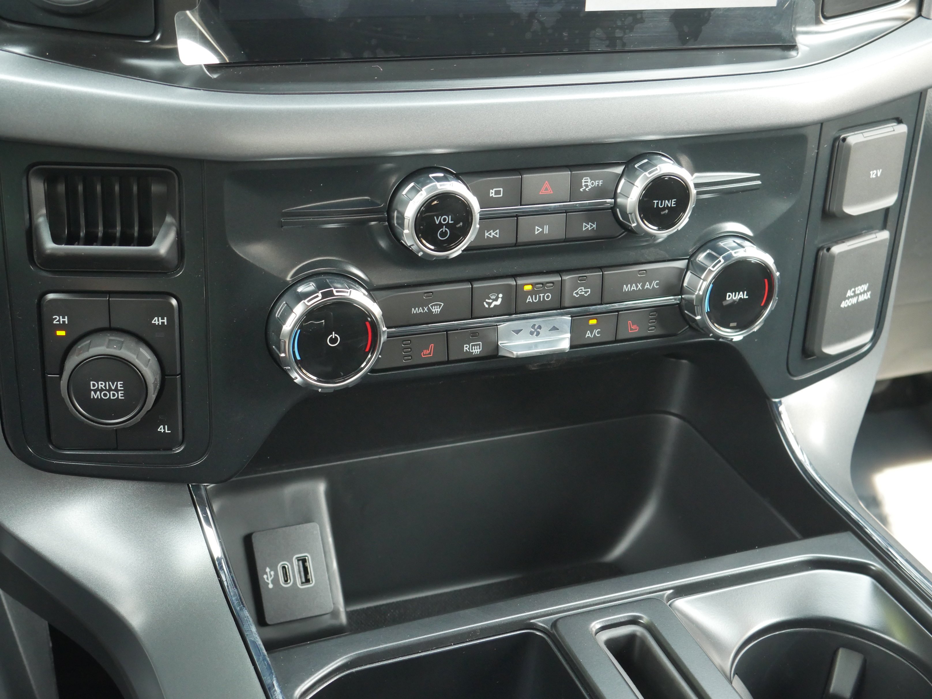 New 2026 Agate Black Metallic Ford XLT image 15