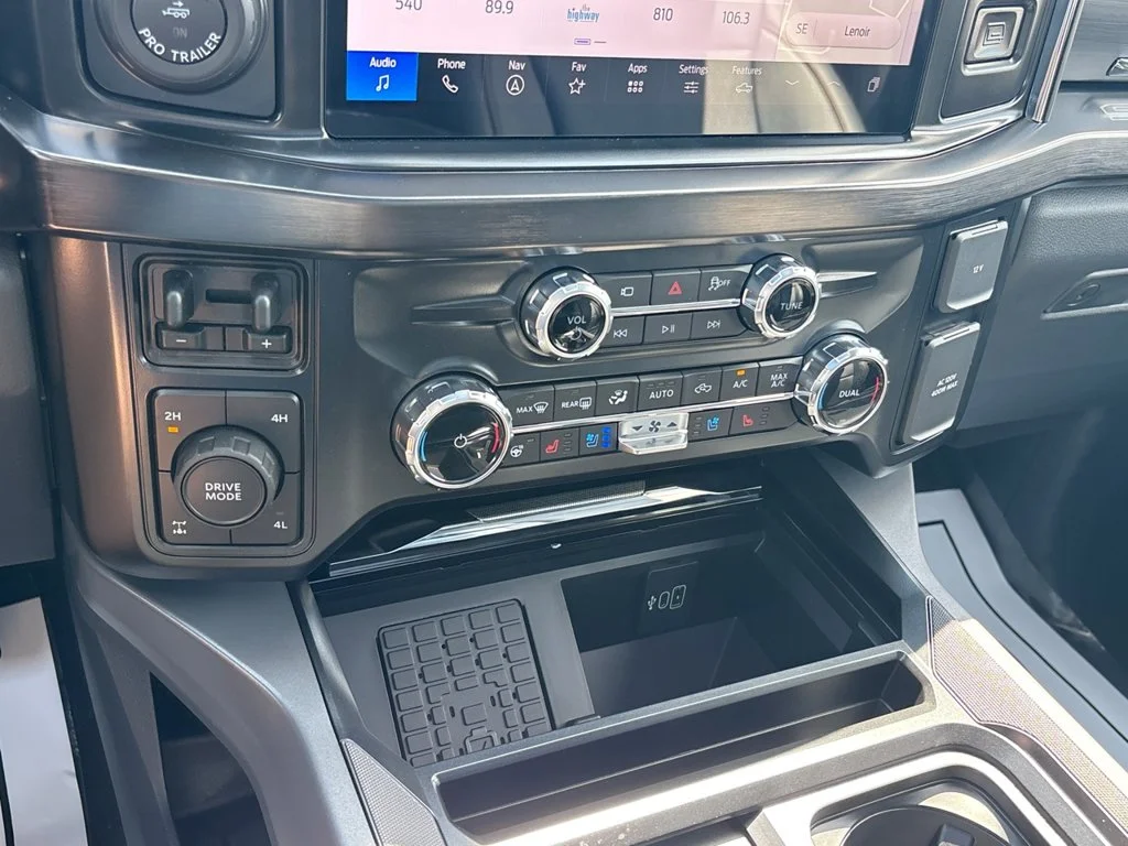 New 2026 Glacier Gray Metallic Tri-Coat Ford F-250® Lariat® image 37