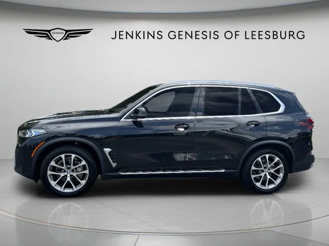 Used 2024 Black BMW sDrive40i image 10