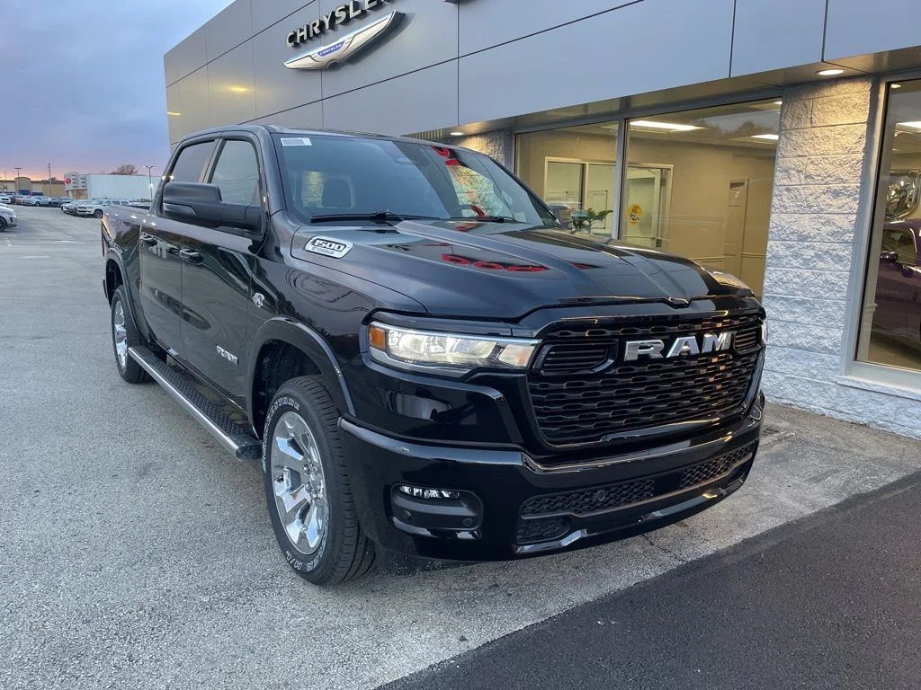 New 2026 Diamond Black Crystal Pearl-Coat Exterior Paint RAM Big Horn/Lone Star image 6