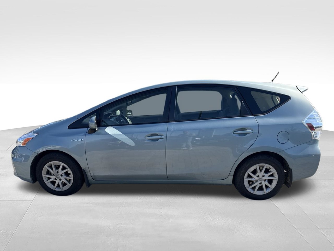 Used 2014 Beige Toyota Three image 4