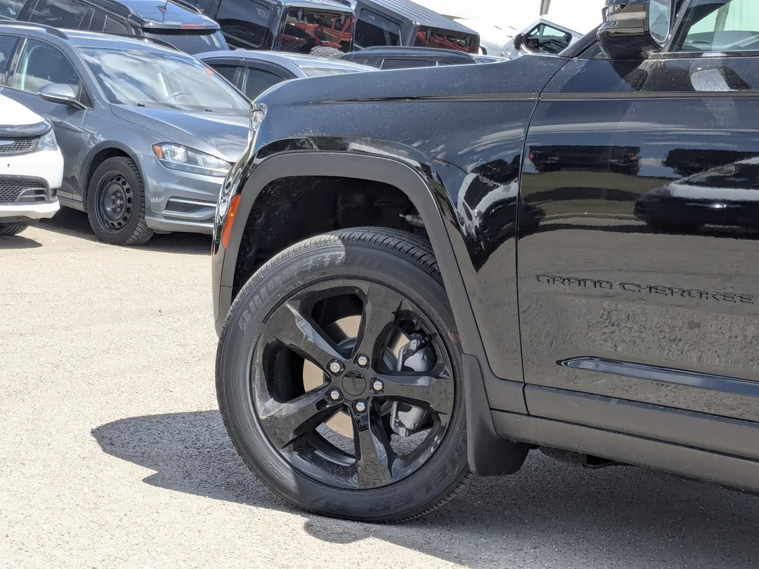 New 2026 Black Jeep Altitude - - 4x4 - 20 Gloss Black Wheels - 2.0L Turbo - Remote Start & More! image 9