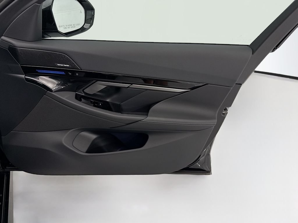 New 2026 Black Sapphire Metallic BMW 530i xDrive image 24