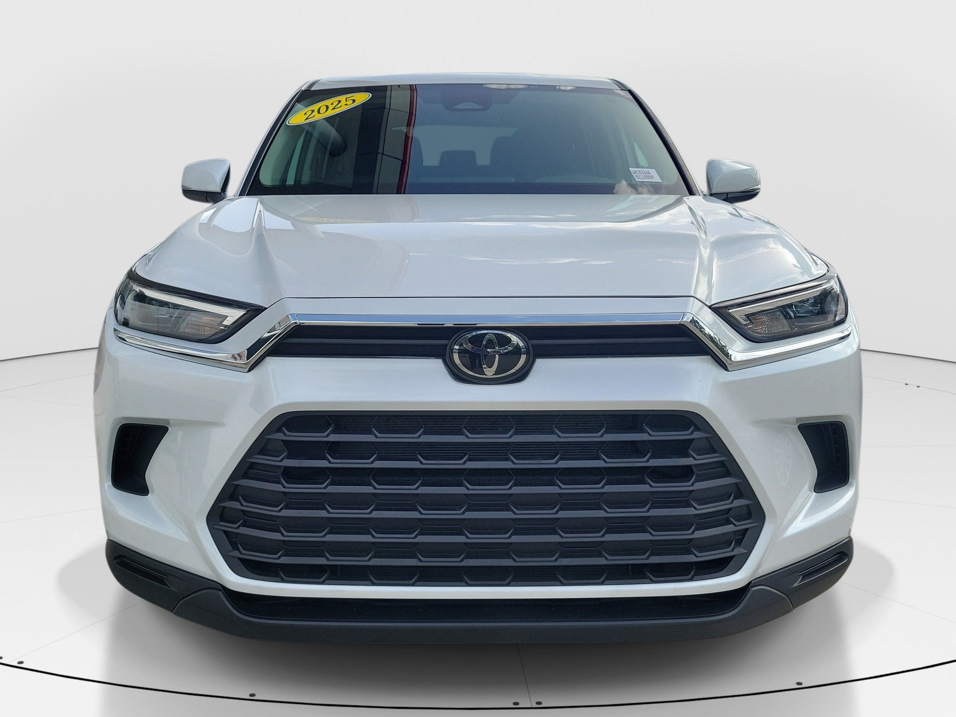 Used 2025 Pearl Toyota LE image 2