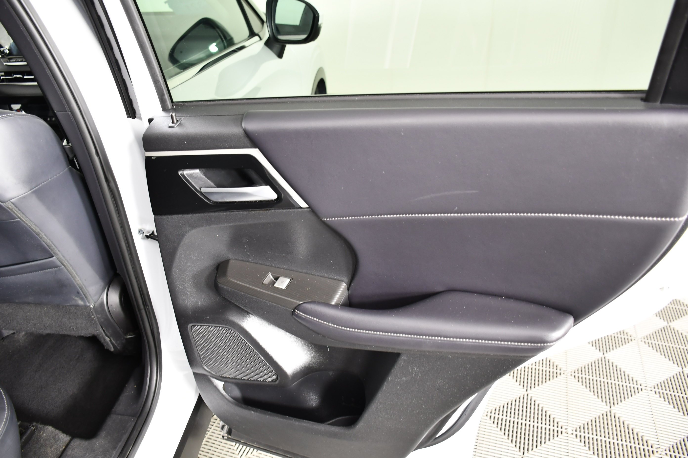Certified Used 2024 White Diamond Mitsubishi SE image 40