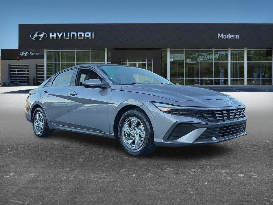 Certified Used 2024 Fluid Metal Hyundai SE image 3