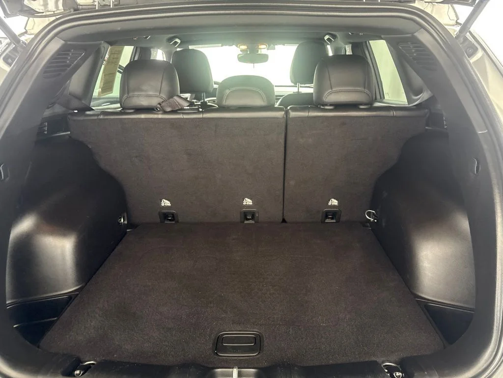 Used 2025 Silver Jeep Trailhawk image 12