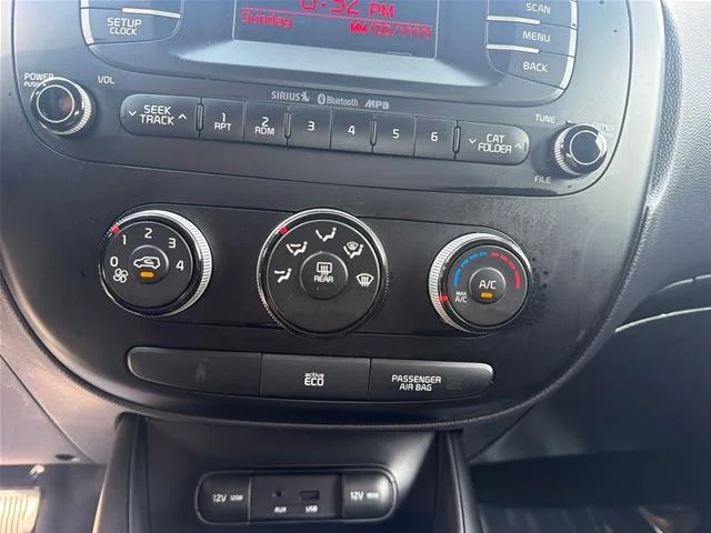 Used 2015 Bright Silver Kia  image 24