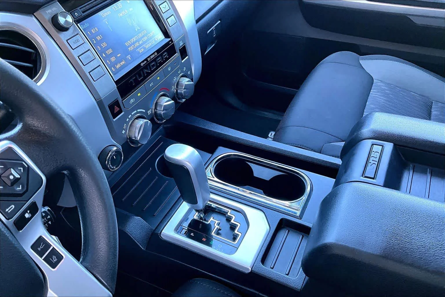 Used 2018 Cement Toyota SR5 image 18