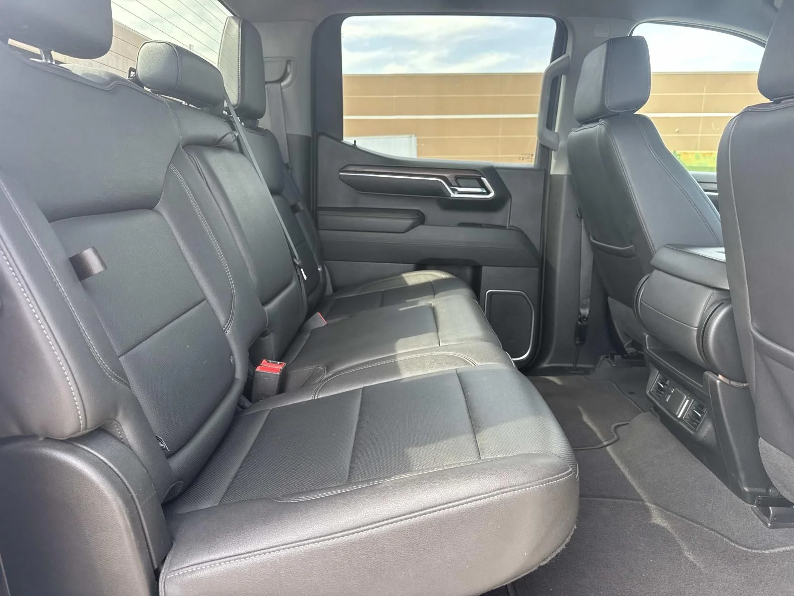 Used 2024 White GMC SLT image 10