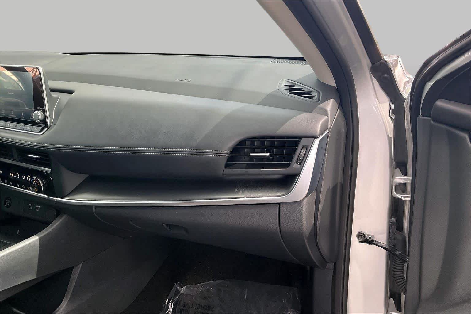 Used 2025 Brilliant Silver Metallic Nissan SV image 19