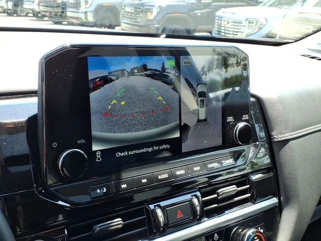Used 2023 White Nissan Platinum image 3