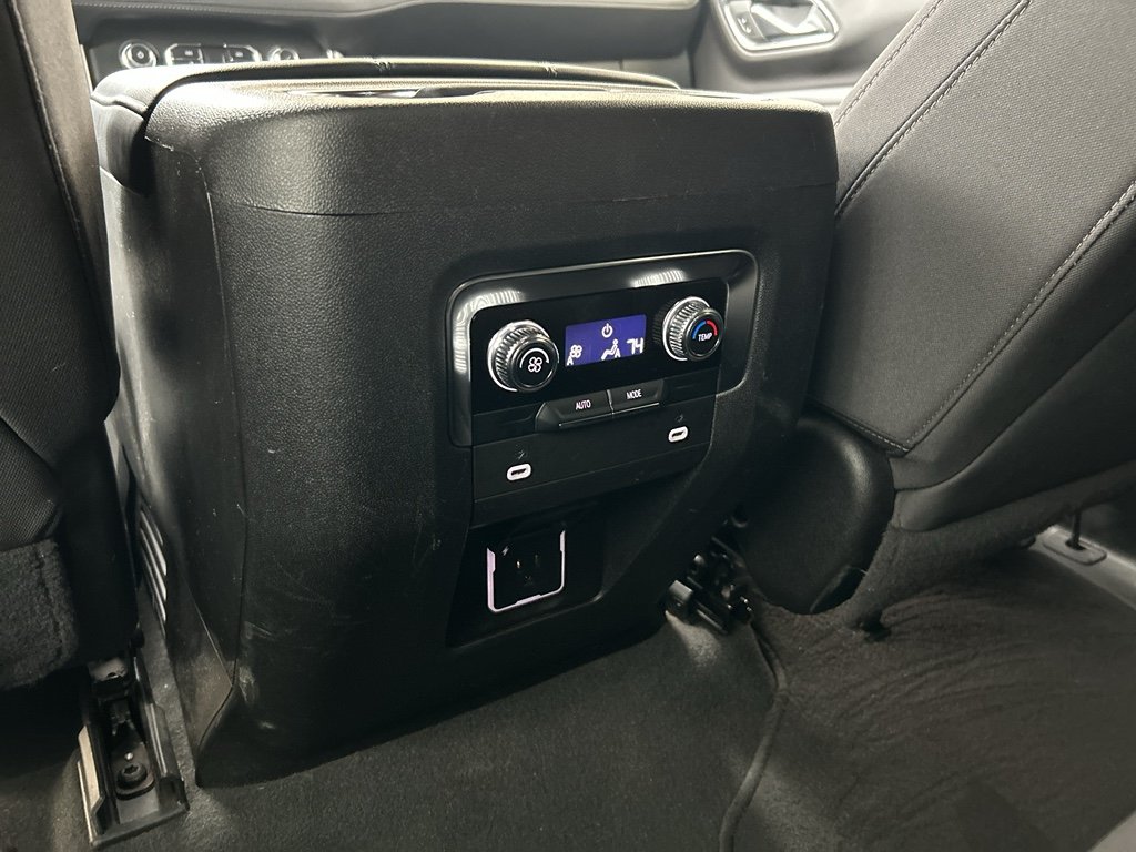 2024 GMC Yukon SLE - Photo 18