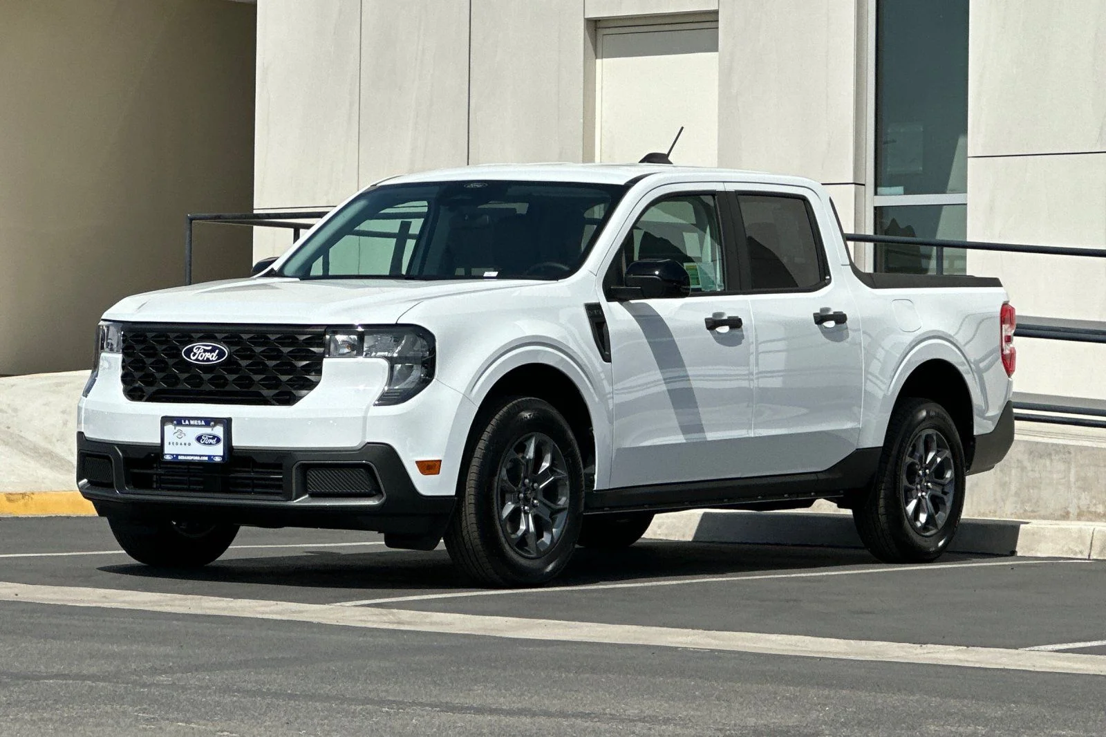 New 2026 Oxford White Ford XLT image 7