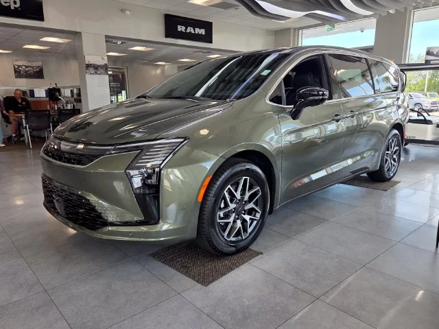 New 2027 Olive Green Pearl-Coat Exterior Paint Chrysler Limited image 3