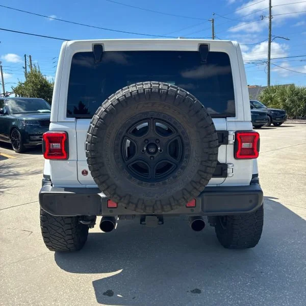 Used 2021 White Jeep Unlimited Sahara image 8