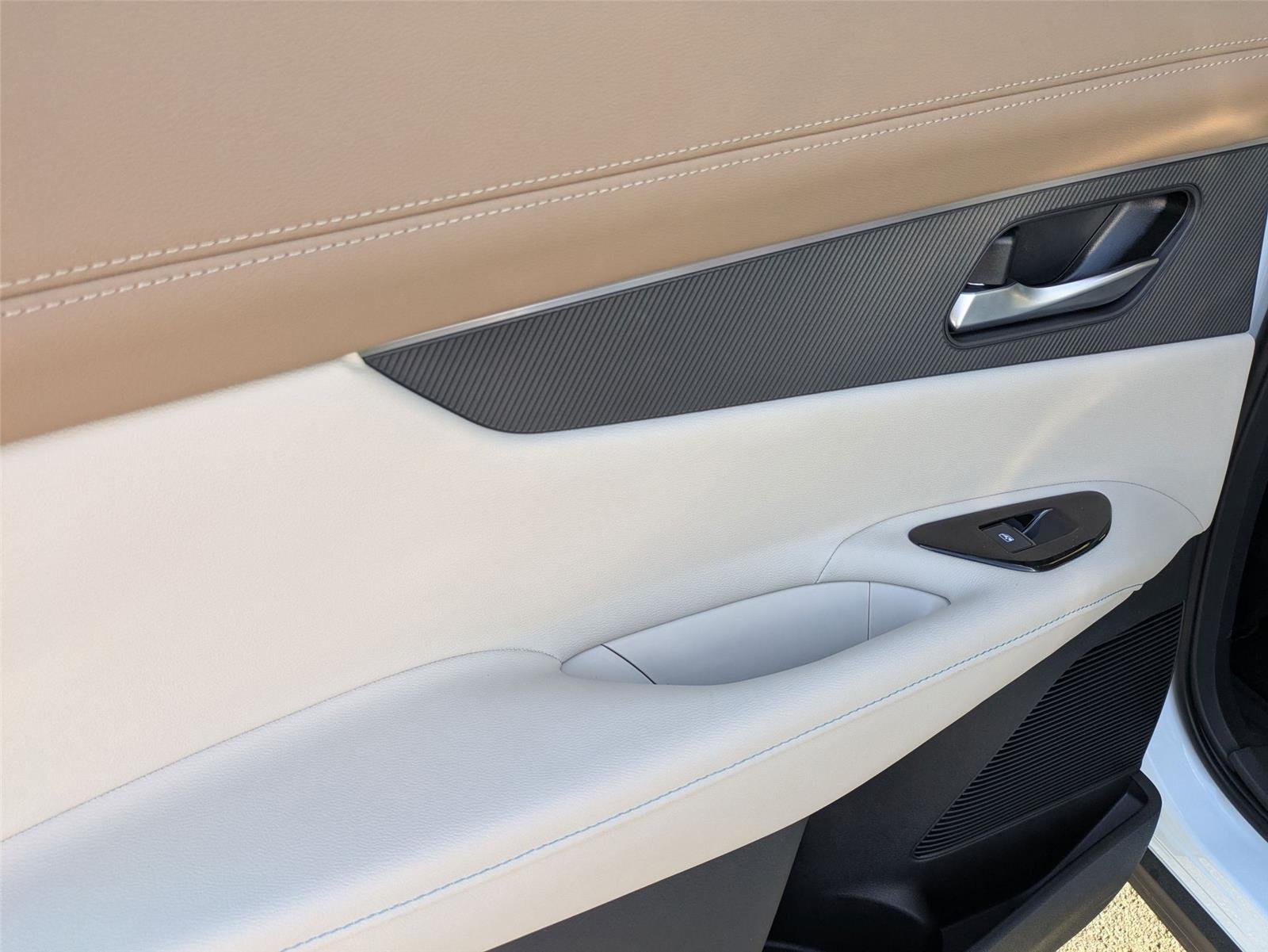 New 2026 Everest White Pearl TriCoat Nissan Platinum image 29