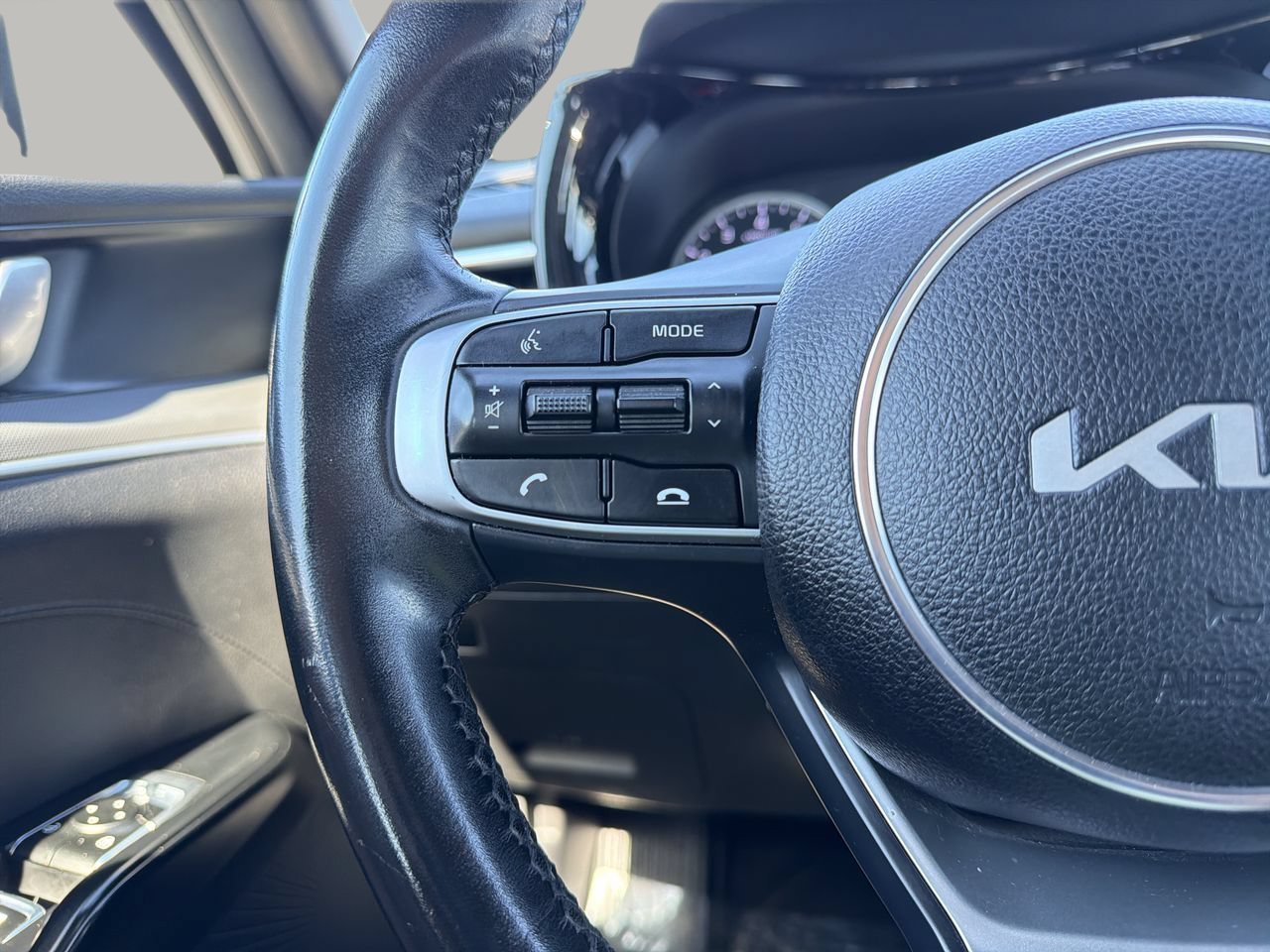 Used 2023 Wolf Gray Kia GT-Line image 26