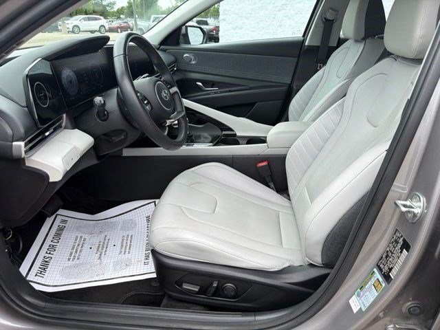 Used 2023 Fluid Metal Hyundai Limited image 13