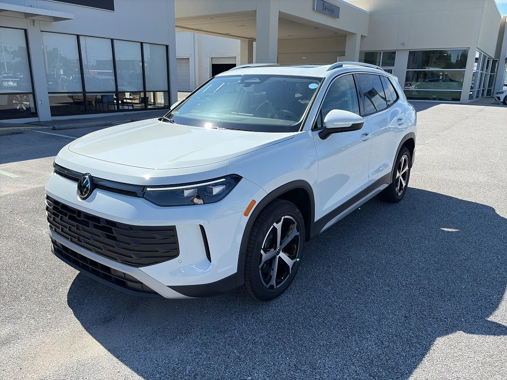 New 2025 Pure White Volkswagen 2.0T SE 4MOTION image 3
